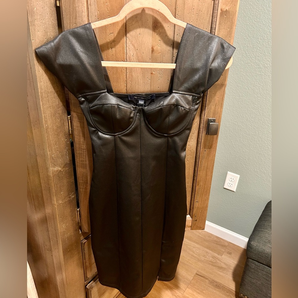 Elegant Black plather Dress - Picture 1 of 2